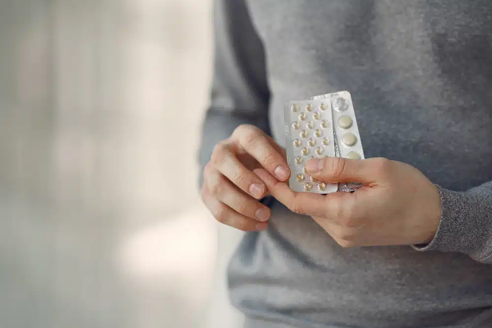 Plano de saúde ou SUS nega medicamento de alto custo: O que fazer?